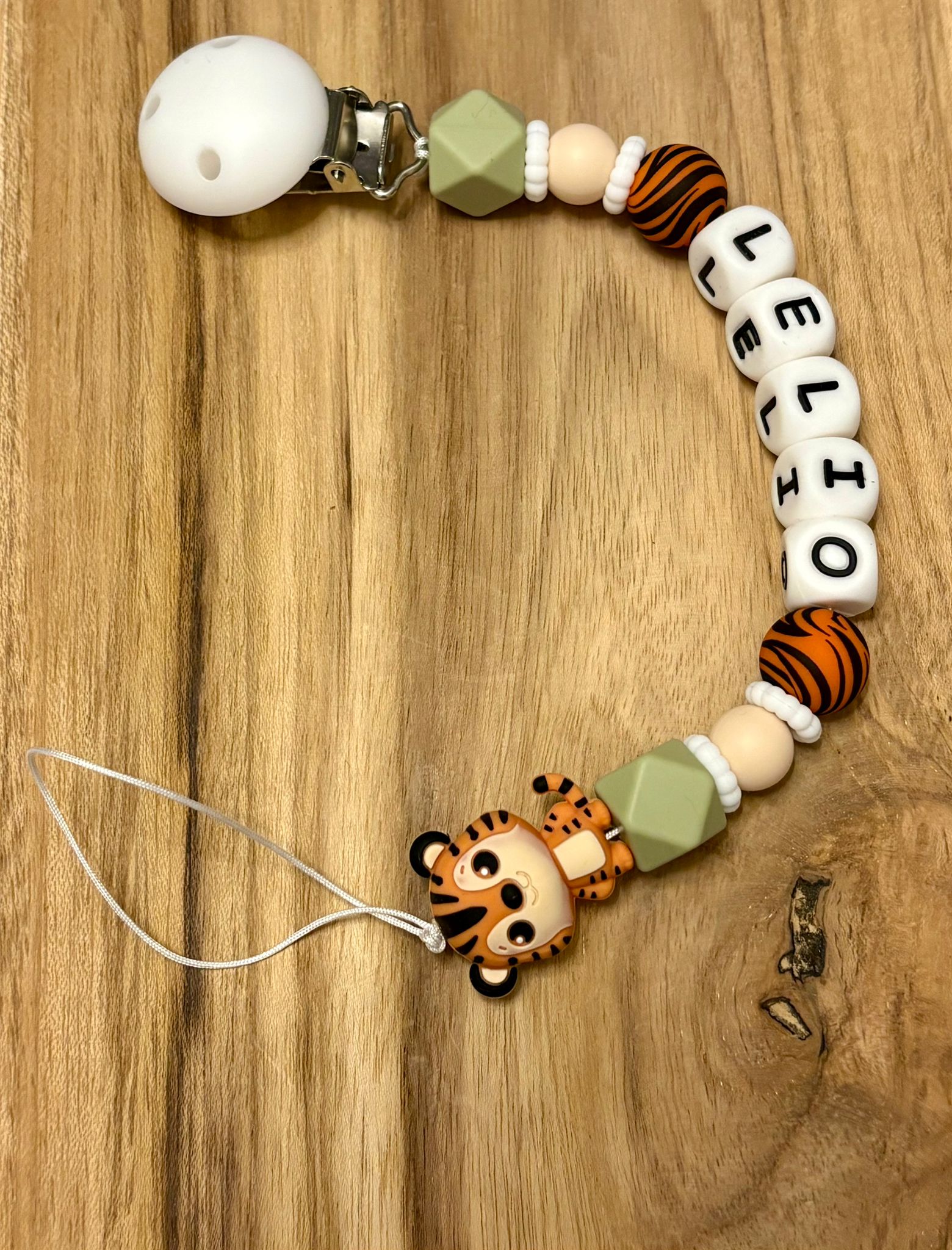 Attache tétine personnalisée – réalisation 4